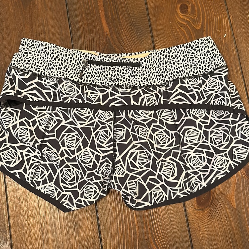 Lululemon Geometric Rose Speed Shorts - Picture 2 of 8